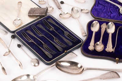 Lot 26 - A large quantity of silver flatware