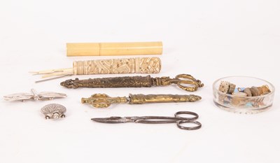 Lot 267 - A quantity of sewing accessories