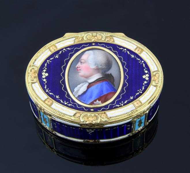 Lot 389 - A Louis XVI gold and enamel snuff box, circa...