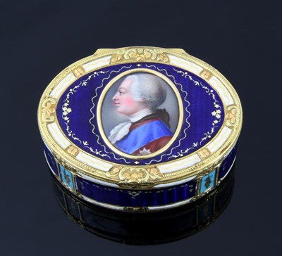 Lot 389 - A Louis XVI gold and enamel snuff box, circa...