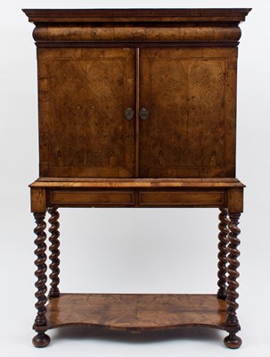 Lot 72 - A William and Mary burr walnut and crossbanded...