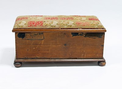 Lot 166 - A pine blanket box, 22cm wide