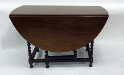 Lot 189 - A mahogany oval two-flap gate-leg table on...