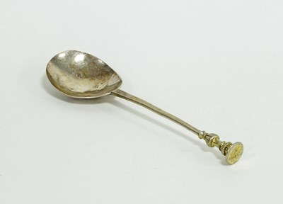 Lot 488 - A 17th Century silver spoon, seal topped,...