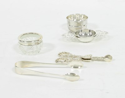 Lot 495 - A silver tea strainer and stand, EV, Sheffield...