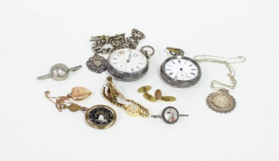 Lot 564 - A collection of jewellery including a 9ct gold...