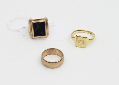 Lot 587 - An 18ct gold signet ring, the square shaped...