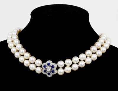 Lot 616 - A two-row cultured pearl choker with a...