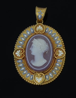 Lot 619 - A Victorian gold and enamel hardstone cameo...