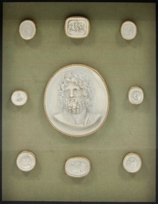 Lot 712 - A collection of one hundred Grand Tour plaster...