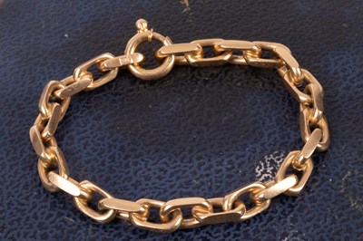 Lot 45 - An 18ct gold chain bracelet
