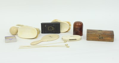 Lot 426 - An ivory cased etui, the interior part fitted,...