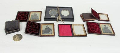 Lot 494 - A quantity of Victorian photographs and...