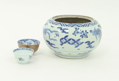 Lot 854 - A Chinese Kangxi style blue and white jar,...