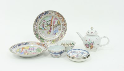 Lot 864 - A Chinese export teapot and sundry export...