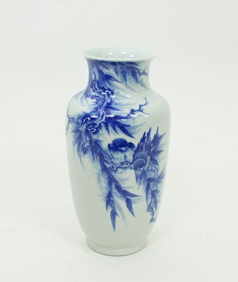 Lot 916 - A Chinese baluster vase, 20th Century,...