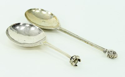 Lot 1008 - A 17th Century Dutch silver spoon with pine...