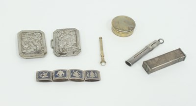 Lot 1010 - A Chinese silver buckle of canted rectangular...