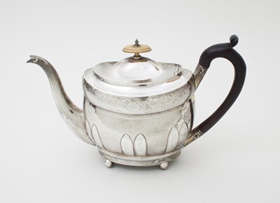 Lot 1035 - A Scottish silver teapot, McHattie & Fenwick,...