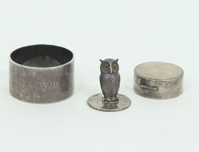 Lot 1083 - A silver owl menu holder, S M and Co, Chester...