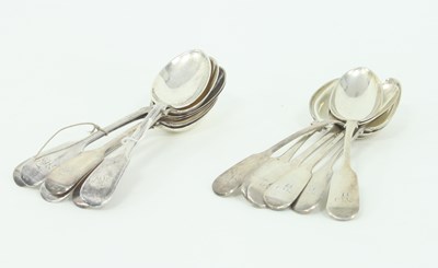 Lot 1095 - Six Victorian silver fiddle pattern teaspoons,...