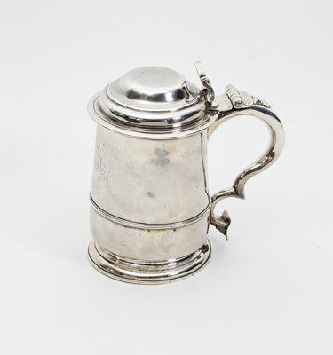 Lot 1102 - A George II silver tankard, William Darker,...