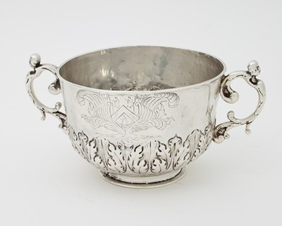 Lot 1109 - A Charles II silver porringer, maker's mark IH...