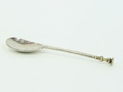 Lot 1122 - A 17th Century silver seal top spoon, five...