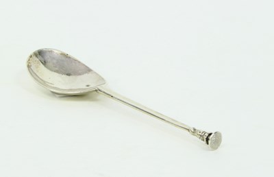 Lot 1124 - A Commonwealth period silver seal top spoon,...