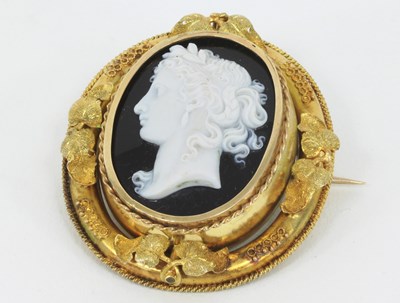 Lot 1213 - A Victorian hardstone cameo brooch, the oval...