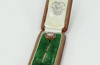 Lot 1222 - An Edwardian diamond and ruby stickpin, the...