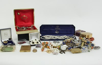 Lot 1259 - A large quantity of costume jewellery...