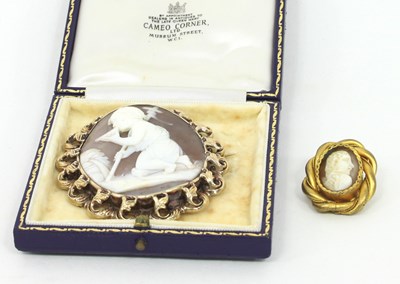 Lot 1261 - A Victorian cameo brooch, the oval shell cameo...