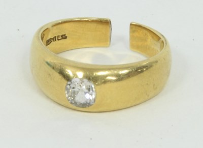 Lot 1276 - A single-stone diamond ring, set in 18ct gold,...