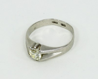 Lot 1296 - A gentleman's diamond solitaire ring, claw set...