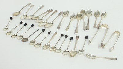 Lot 274 - A quantity of silver tea and coffee spoons,...