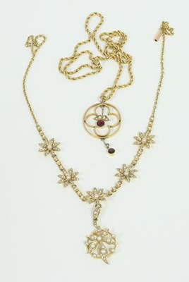 Lot 307 - An Edwardian 15ct gold pendant necklace, the...