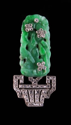 Lot 324 - A Cartier style jade and diamond clip, the...