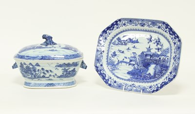 Lot 412 - A Nanking blue and white soup tureen and cover...