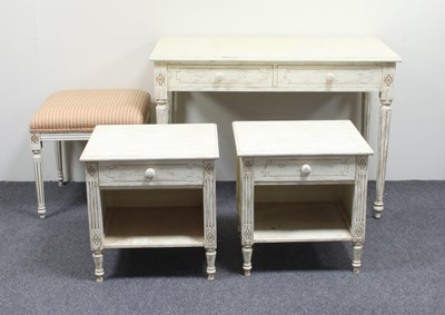 Lot 702 - A white painted bedroom suite, comprising pair...