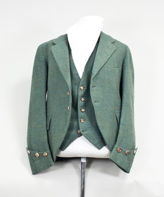 Lot 952 - A tweed shooting jacket and waistcoat by...