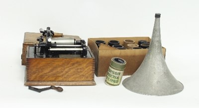 Lot 52 - A phonograph with horn in an oak case and a...