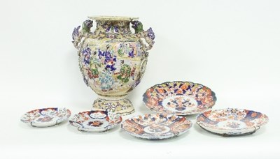 Lot 174 - Five Imari plates, various, all with serrated...