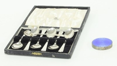 Lot 237 - A boxed set of six silver teaspoons, James...