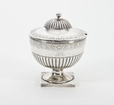 Lot 334 - A George III silver sauce tureen and cover,...