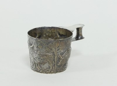 Lot 349 - A silver replica of the Vapheio cup, George...