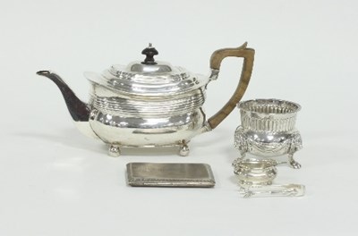 Lot 351 - A George III silver teapot, I B, London 1815,...