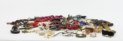 Lot 390 - A large quantity of costume jewellery...