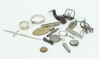 Lot 420 - A quantity of sundries including cigar cutters,...