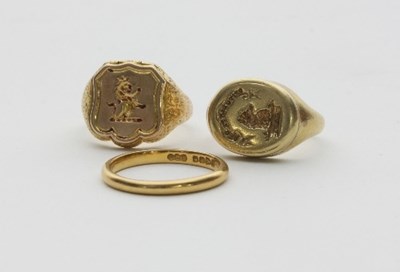 Lot 426 - A 19th Century 18ct gold signet ring, with...